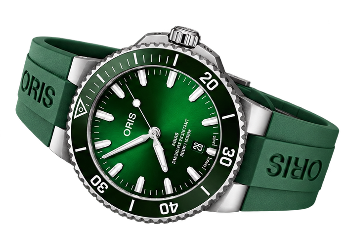 ORIS AQUIS DATE RELIEF – Automatic Stainless Steel Watch with Green Silicone Strap